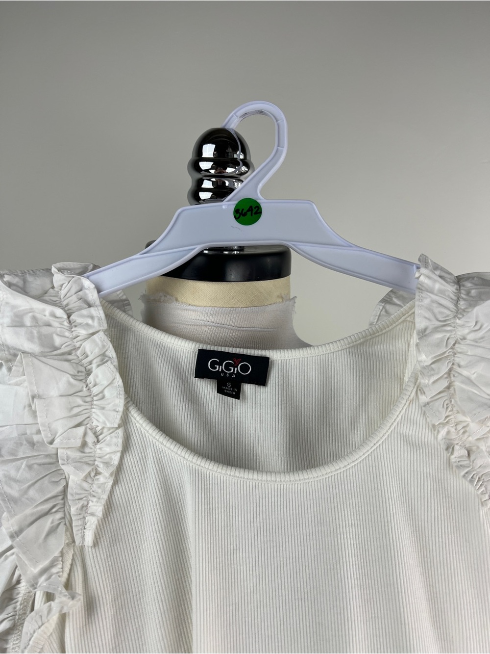 💚 3642. White Ruffle Sleeve Ribbed Tank Top - Picture 5 of 7